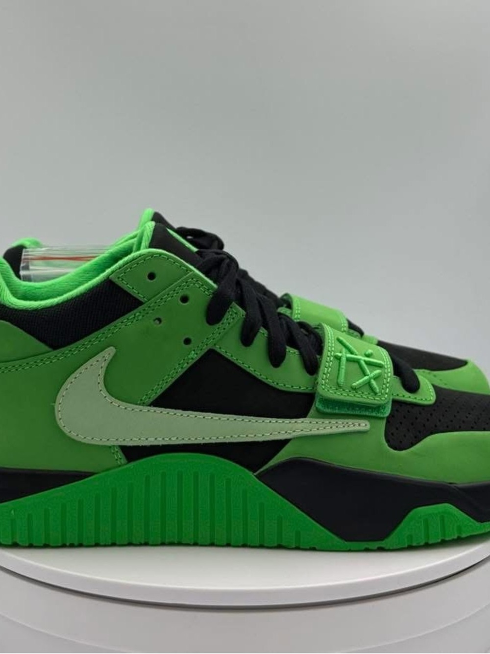 NEW ** Jordan CJ1 T-Rexx "Travis Scott" -Green 
Size: M 11
         W 12.5